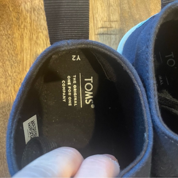 Toms navy lace up shoe, size 2 - Picture 5 of 5